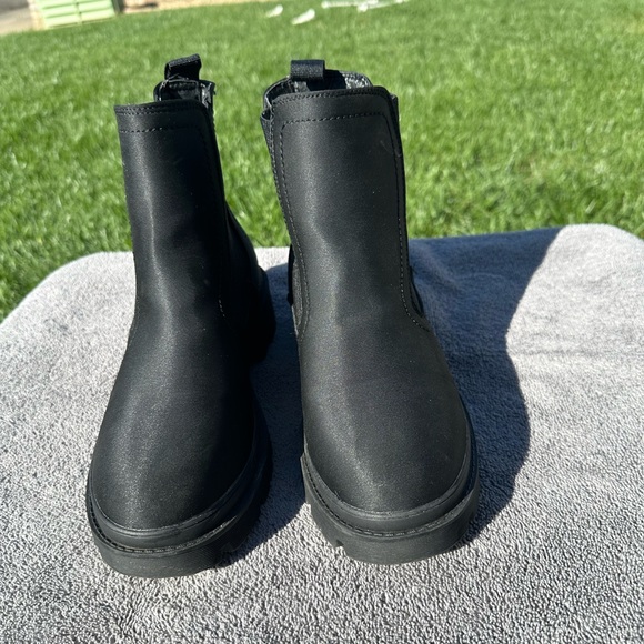 Women’s Chelsea ankle boots - Picture 2 of 2